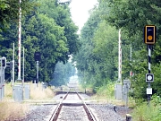 Bahnübergang mit Blick von den Schienen