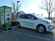 E-Auto an einer E-Tankstelle © Landkreis Rotenburg (Wümme)