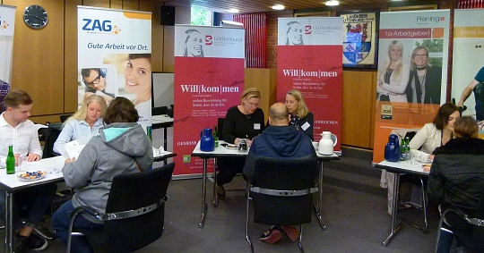 Auf der Jobmesse Hire me! kamen Bewerber und Unternehmen ins Gespräch. © Landkreis Rotenburg (Wümme)