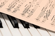 Die Noten liegen schon auf dem Klavier bereit. © pixabay