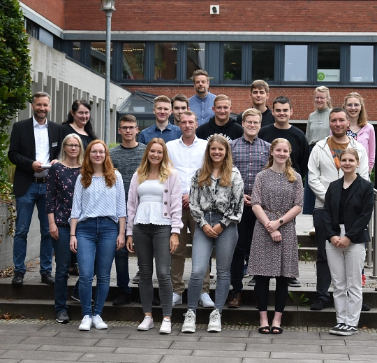 Heute starteten 18 junge Leute ihre Ausbildung und ihr Studium beim Landkreis. © Landkreis Rotenburg (Wümme)