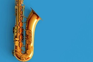 Saxophon mit blauem Hintergrund © Kreismusikschule Rotenburg (Wümme)