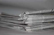 Zeitungsstapel © pixabay
